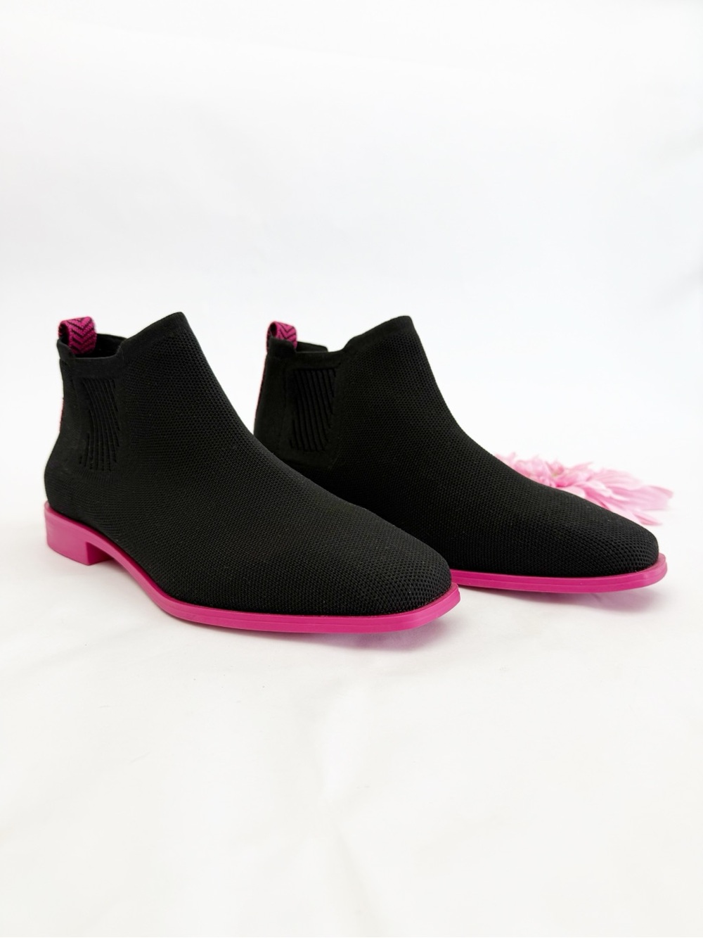 Vivaia Square-Toe Water-Repellent Ankle
Boots Booties Ryan Pro Black Pitaya Pink